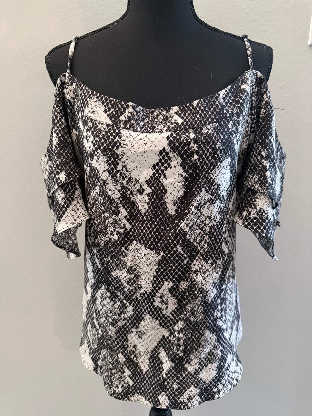 New York & Company Black and White Snake-Print Cold-Shoulder Camisole